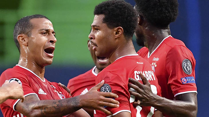 Серж Гнабри принимает поздравления