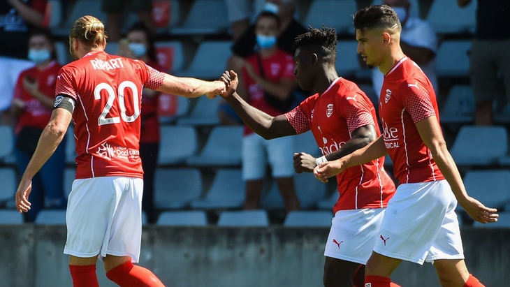 Футболисты «Нима»