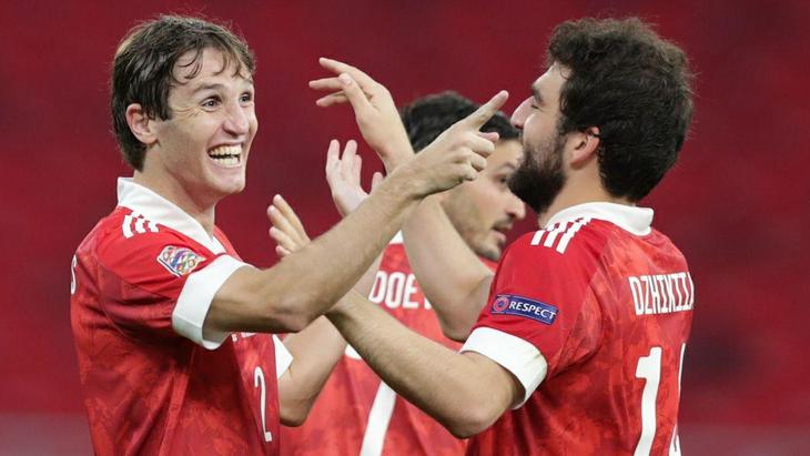 Футболисты сборной России