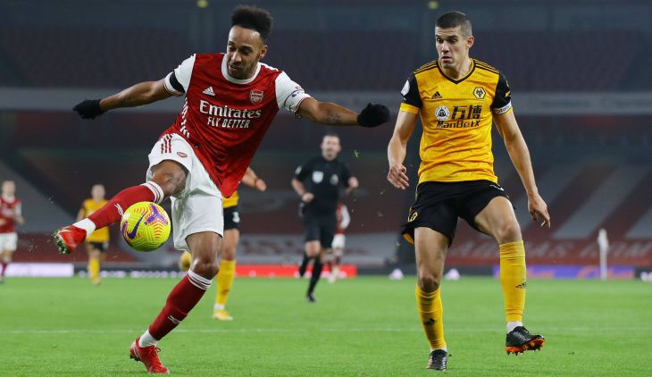 Пьер-Эмерик Обамеянг в матче с «Арсеналом»