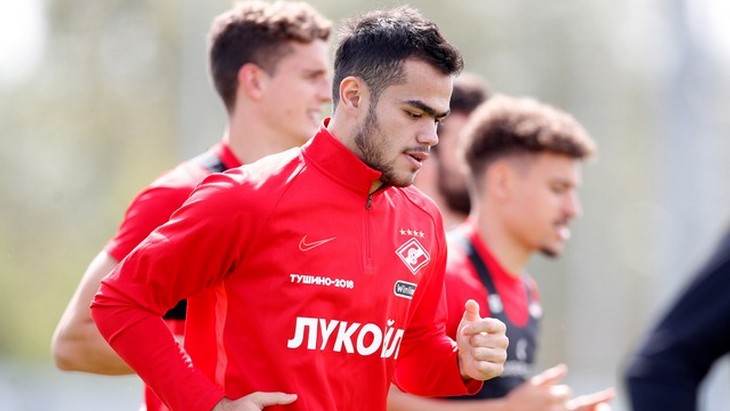 Остон Урунов