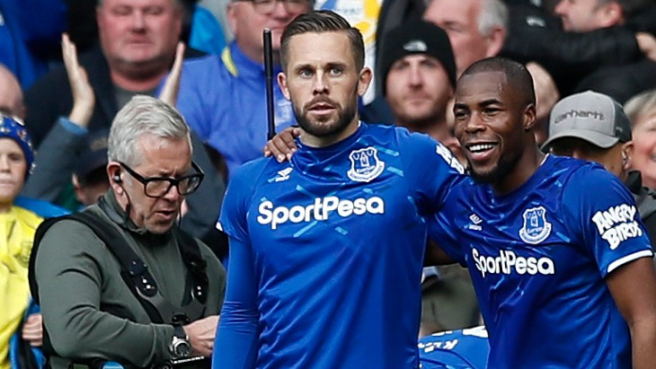 Гильфи Сигурдссон с партнером по команде