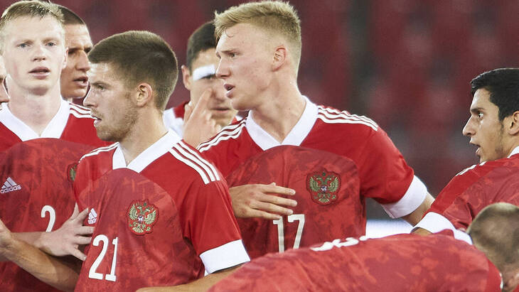 Футболисты сборной России