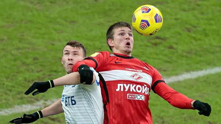 Александр Соболев в матче с «Динамо»