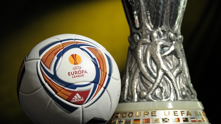 Мяч и трофей Лиги Европы