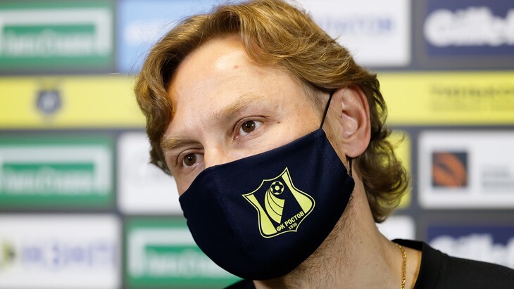 Валерий Карпин