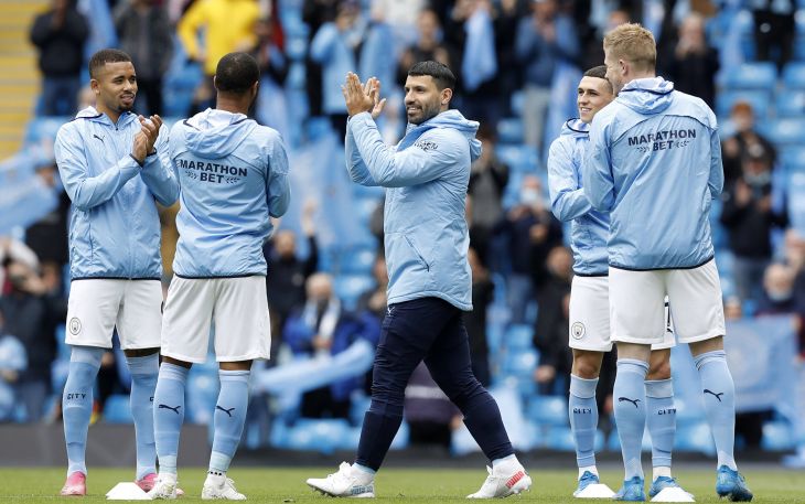 Серхио Агуэро и игроки Ман Сити