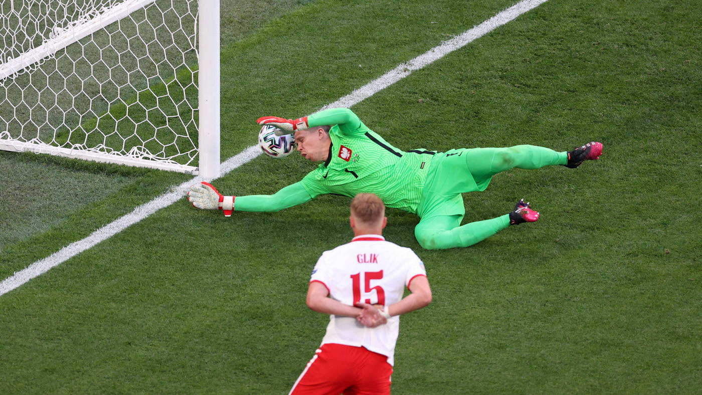 Мяч влетел в ворота от Щенсного