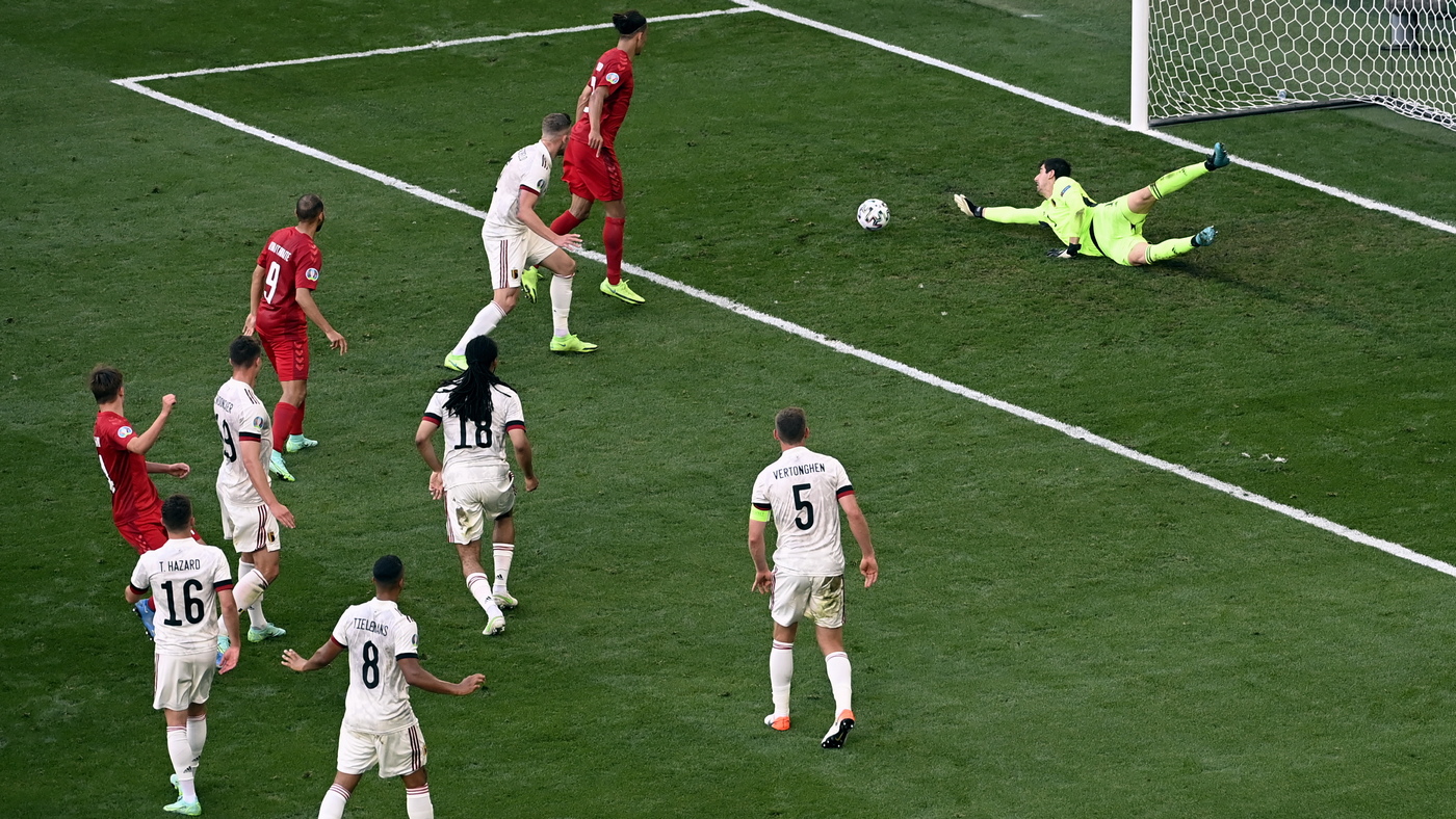 Тибо Куртуа в действии