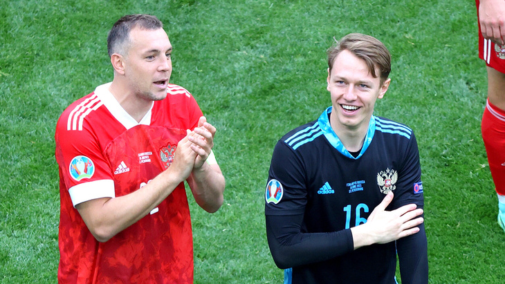 Артем Дзюба и Матвей Сафонов
