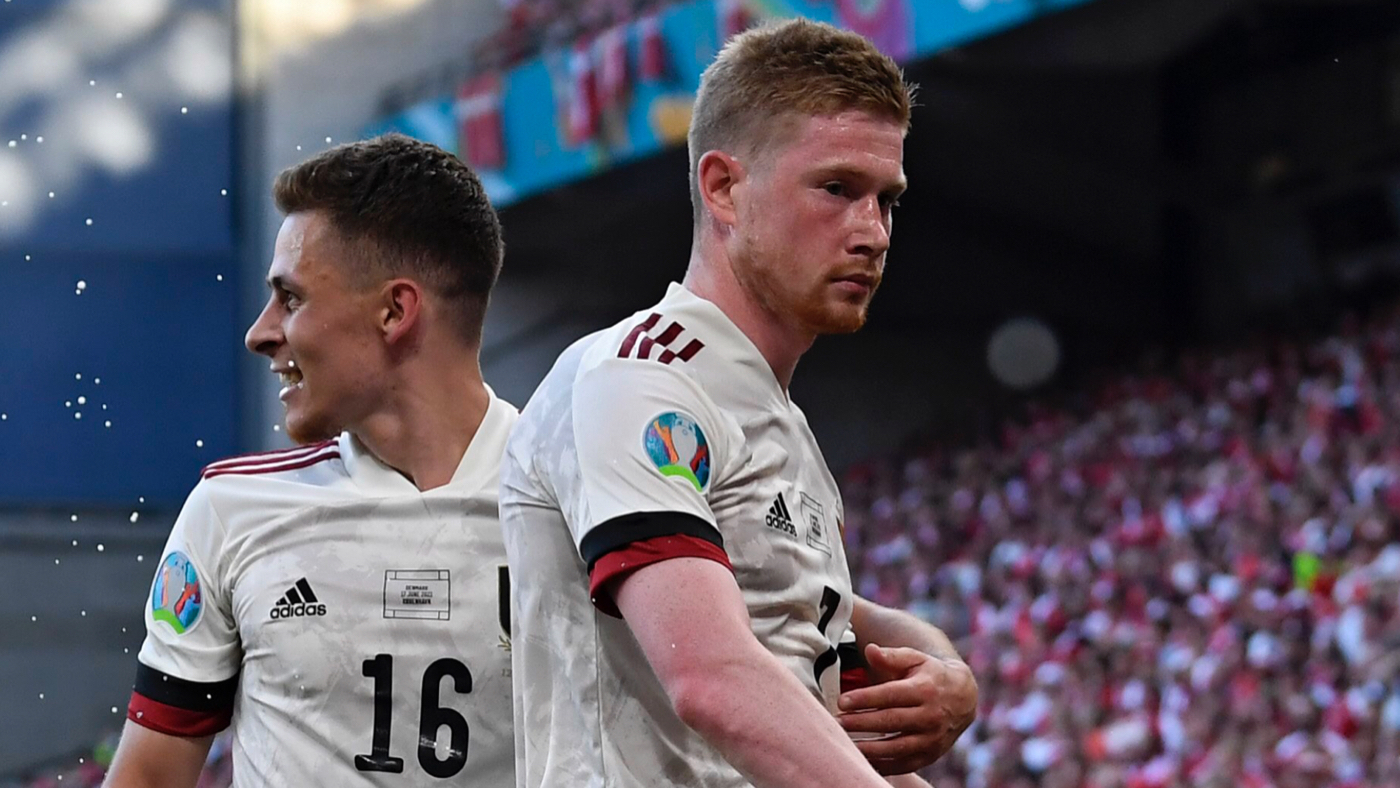 Кевин де Брейне празднует гол в ворота Дании