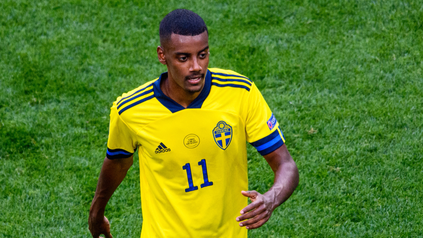 Александер Исак