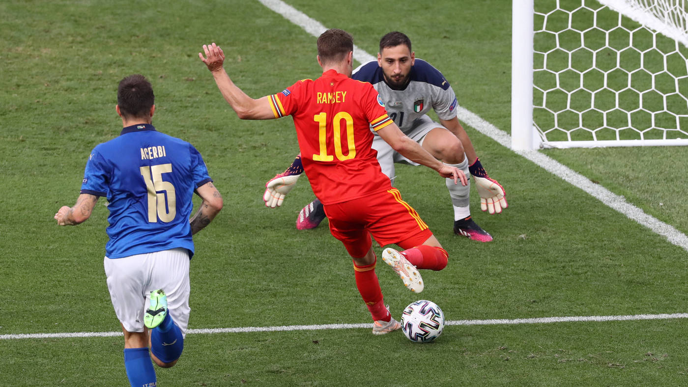 Аарон Рэмзи упустил возможность забить