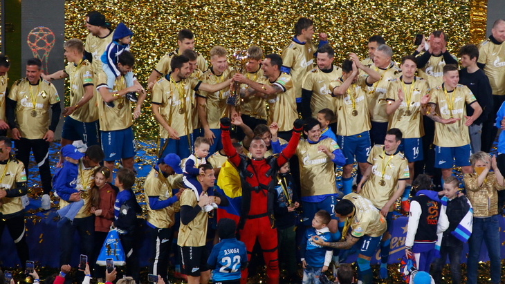 «Зенит» празднует чемпионство