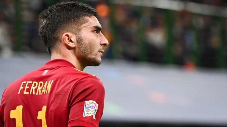 Испания идет на втором месте в группе