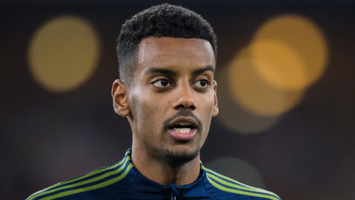 Александер Исак