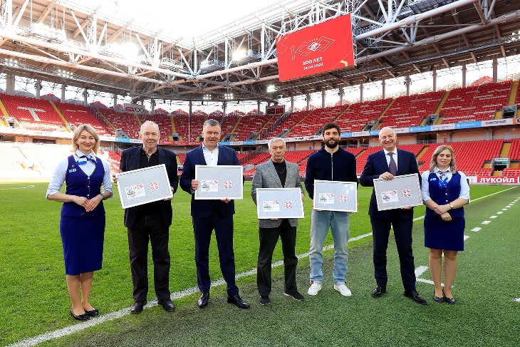 Романцев и Джикия загасили марки