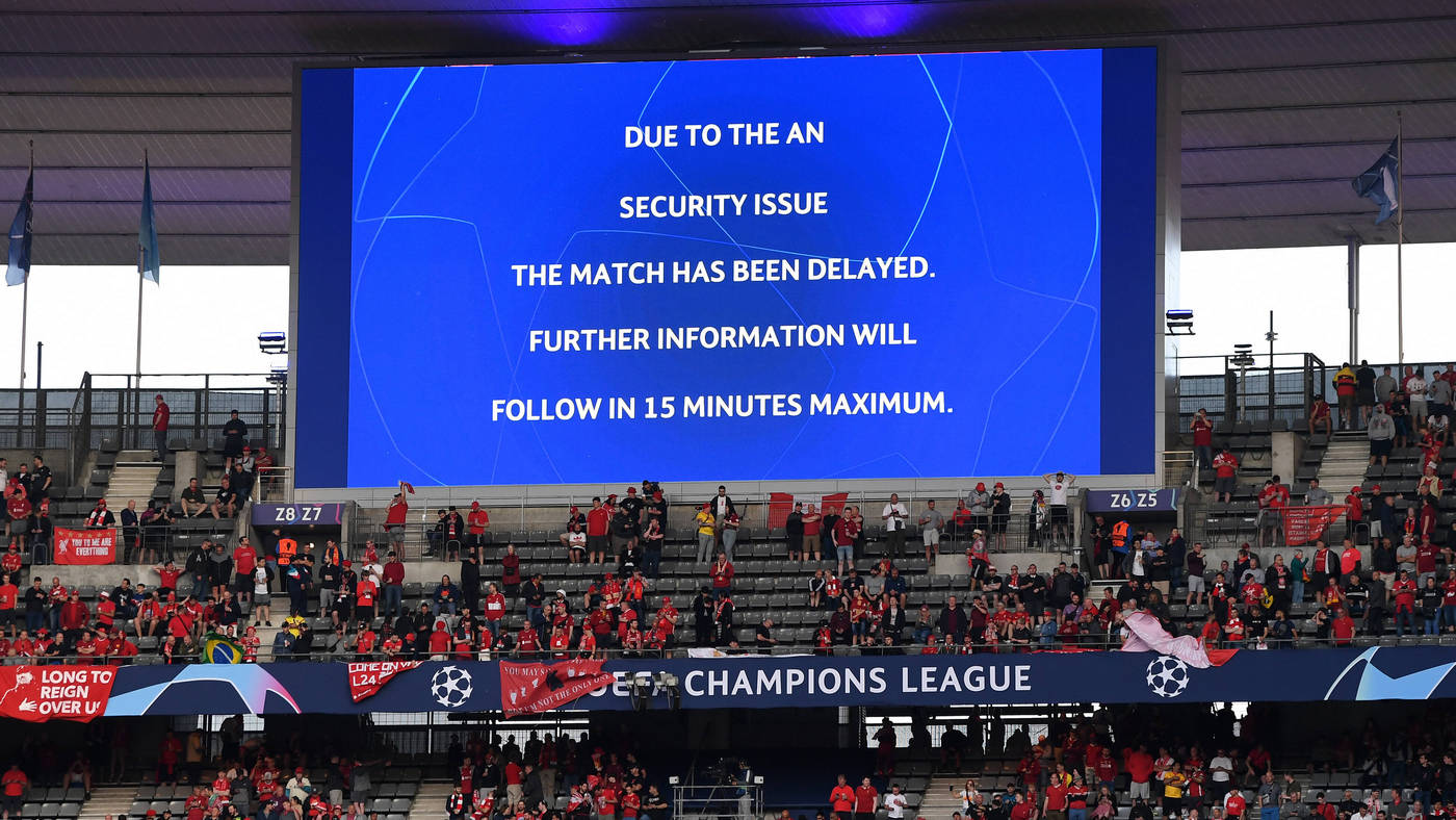 УЕФА пришлось отложить начало матча более чем на полчаса 