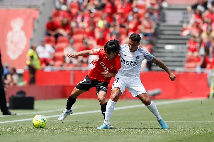 «Мальорка» проиграла «Гранаде», но осталась в Примере 