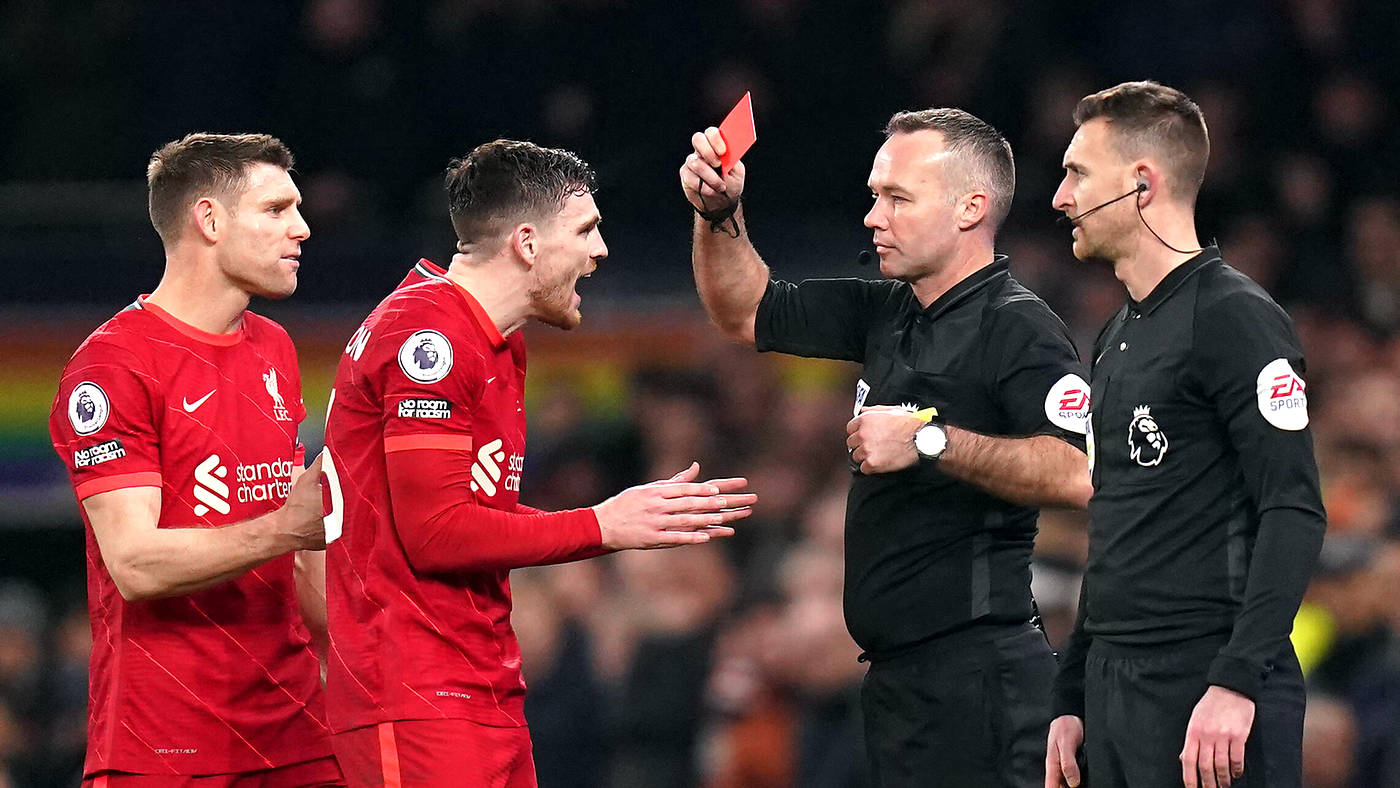 VAR долгое время вызывал споры среди болельщиков и экспертов 