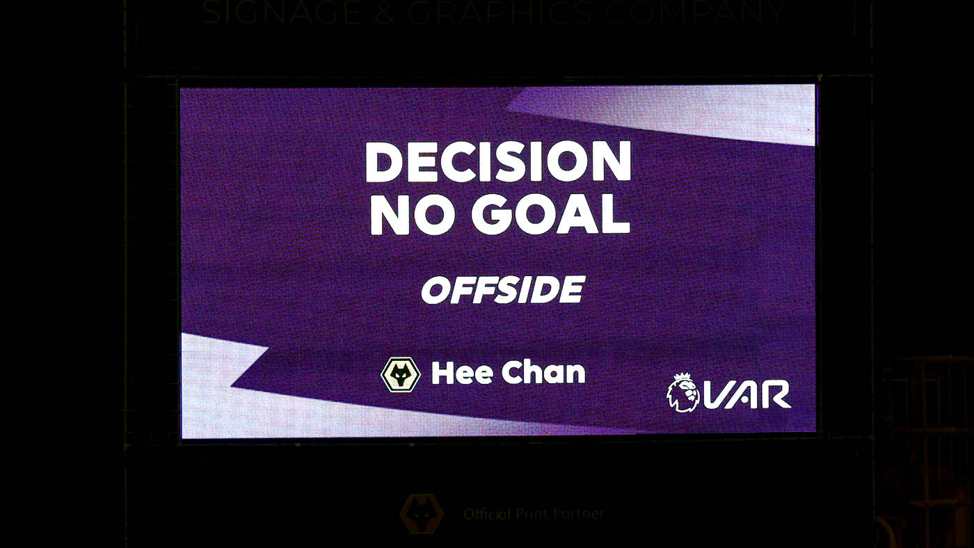 VAR часто вносил неразбериху при определении офсайда 