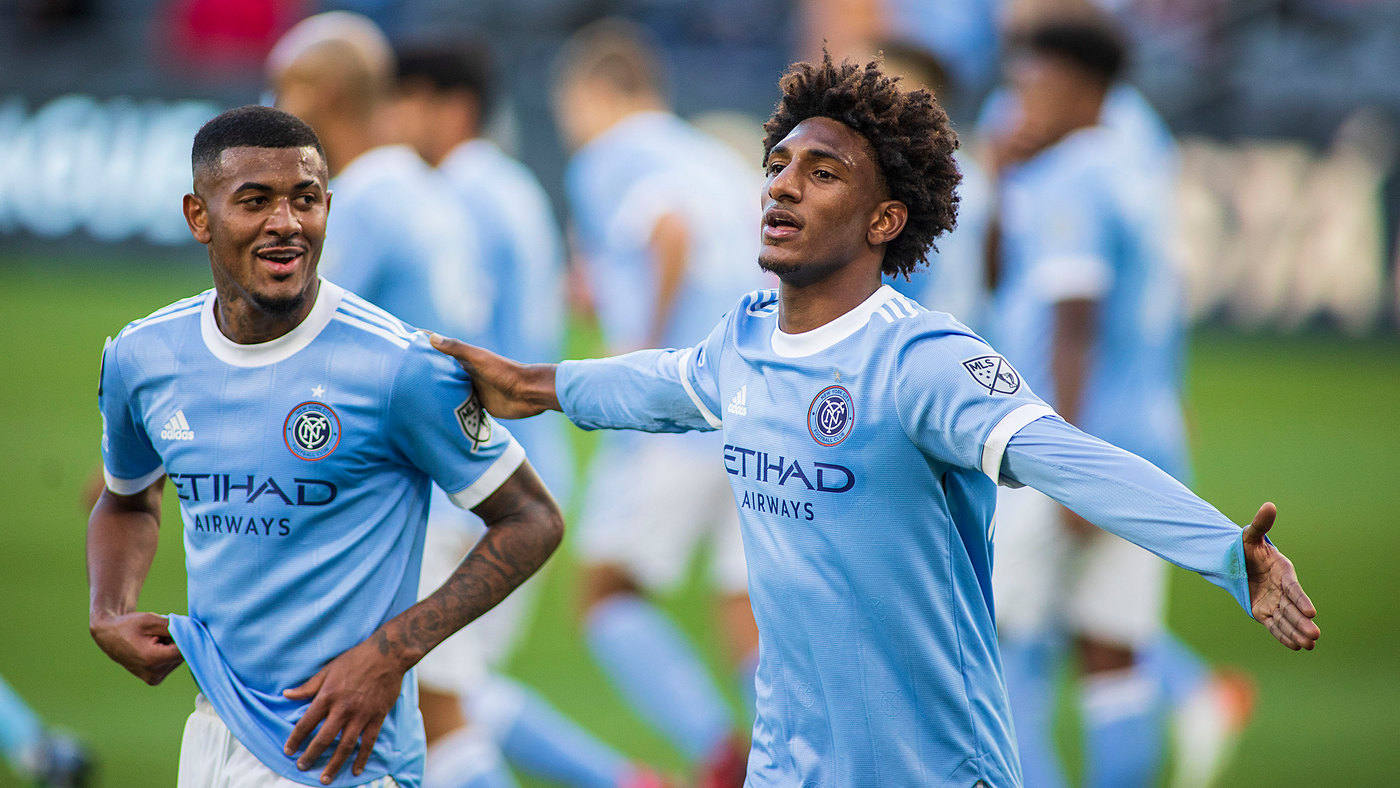 Таллес Магно (справа)