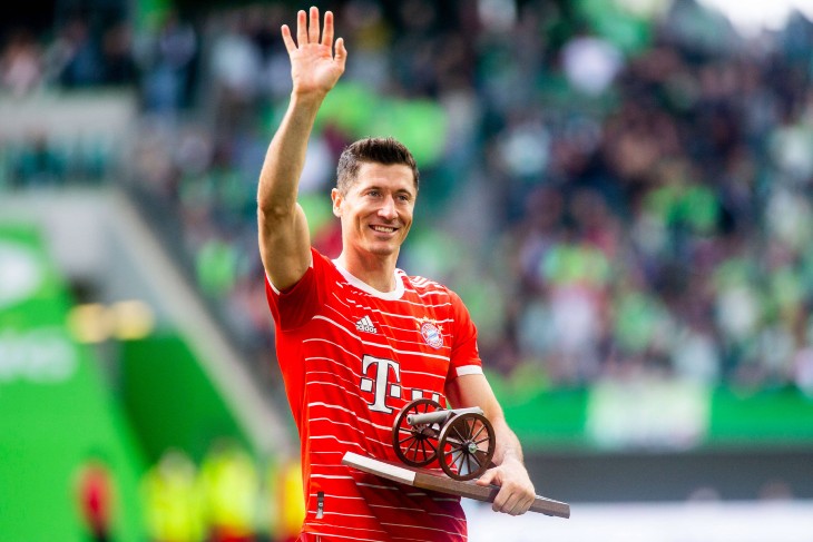 Левандовский с наградой лучшему бомбардиру 