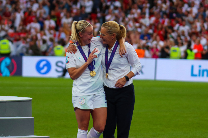 Бет Мид и Сарина Вигман