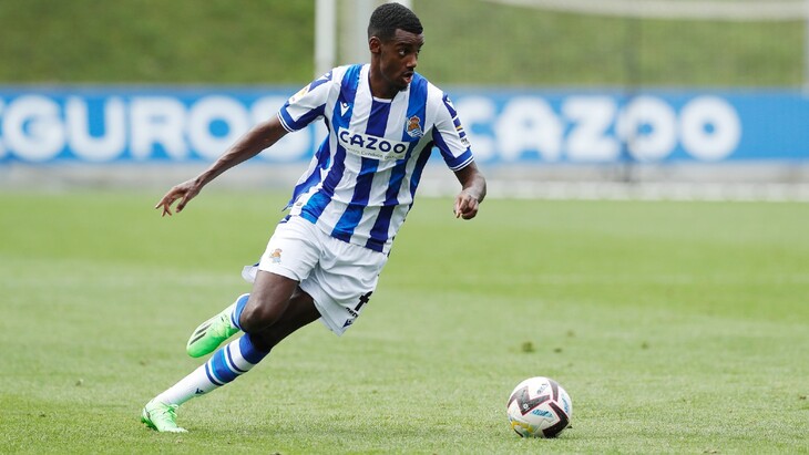 Александер Исак