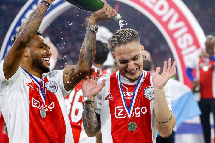 Антони празднует с «Аяксом» победу
