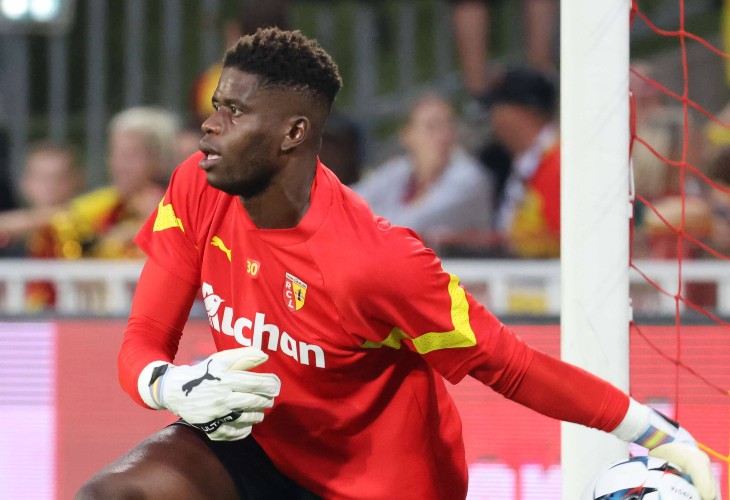 Самба, вратарь «Ланса»