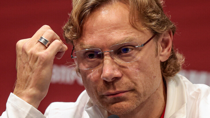 Валерий Карпин