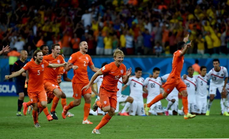 Костариканцы уступают сборной Нидерландов в серии пенальти