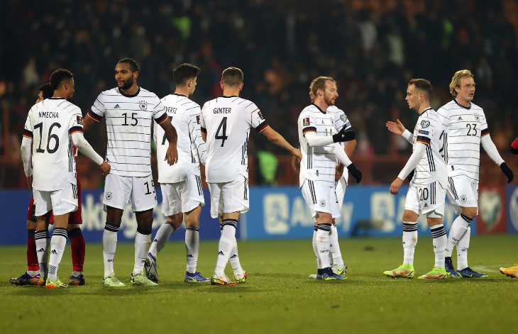Сборная Германии после победы в заключительном матче квалификации ЧМ с Арменией (4-1)