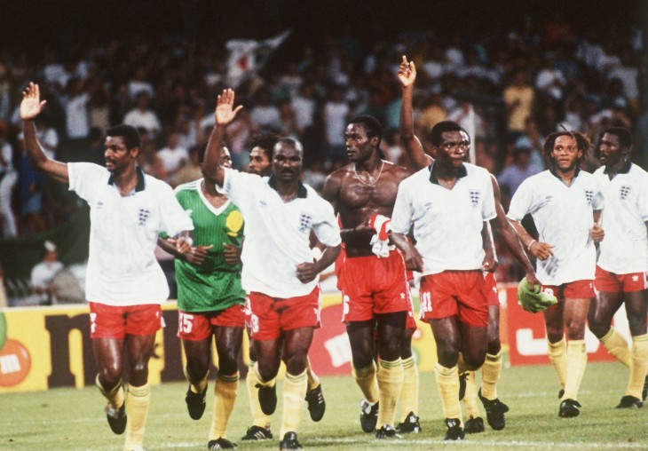 Кадр после четвертьфинального матча Камеруна и Англии