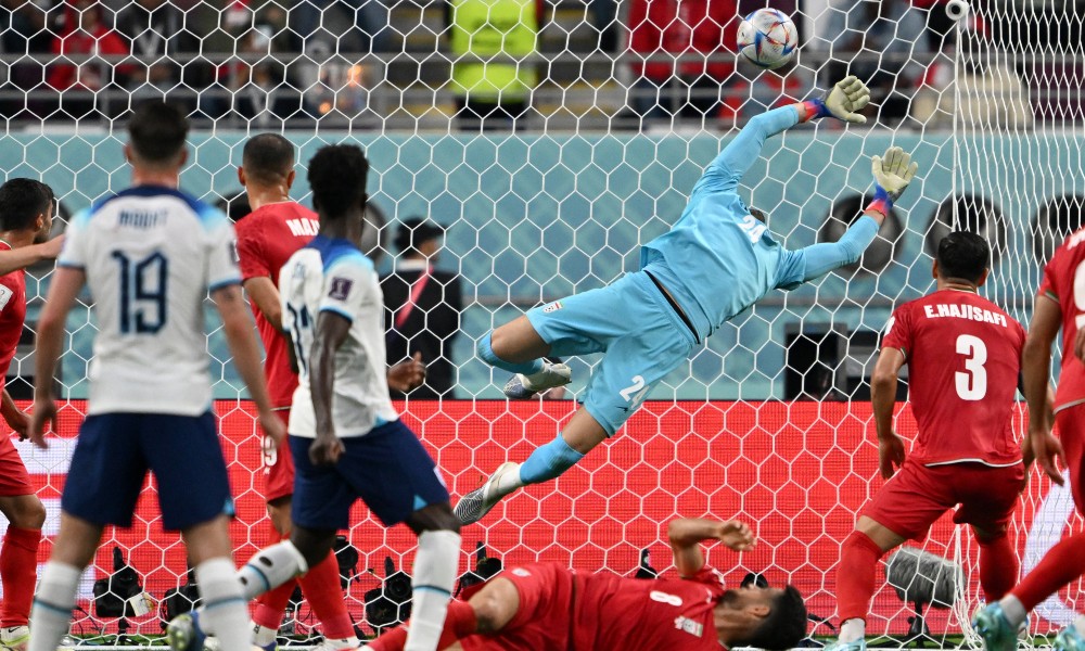 Сака забивает второй гол сборной Англии