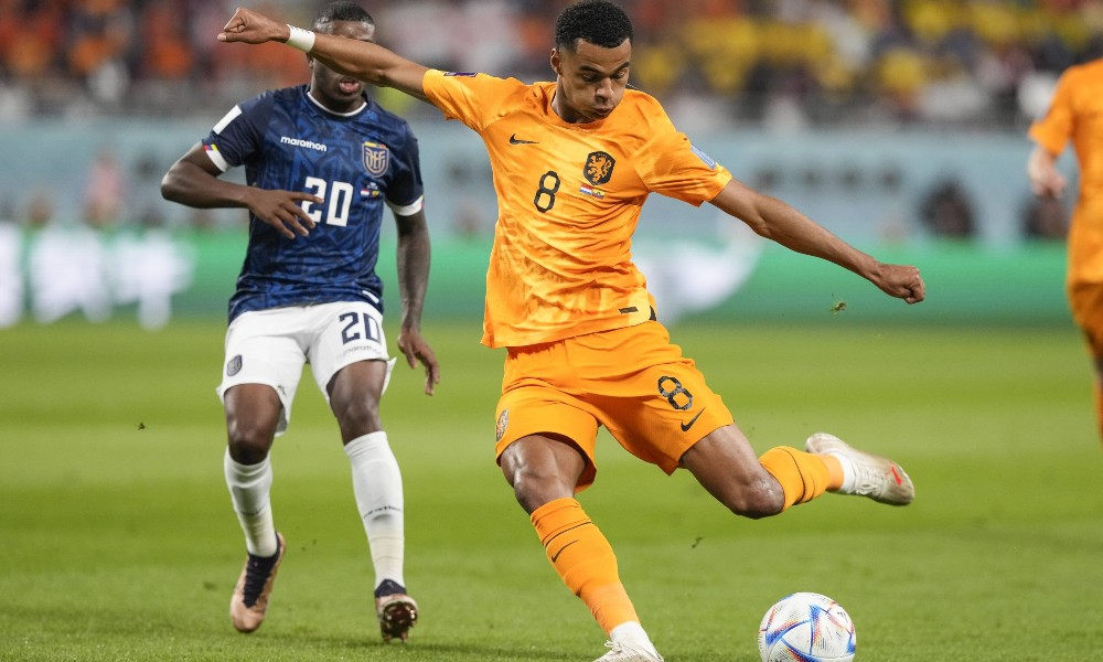 Гакпо открывает счет в матче