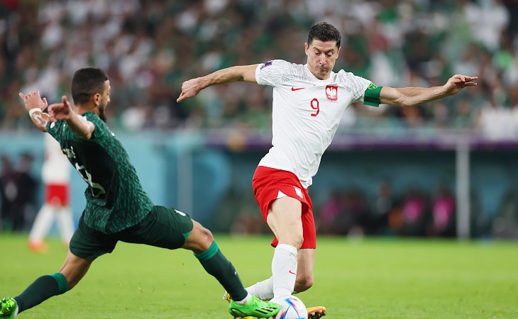 Аль-Малки бросается в ноги Левандовскому в надежде исправить ситуацию