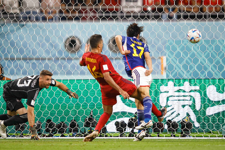 Ао Танака забивает Испании