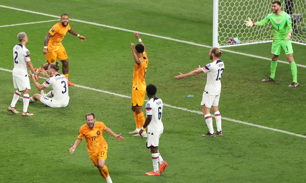 Дейли Блинд удваивает преимущество сборной Нидерландов