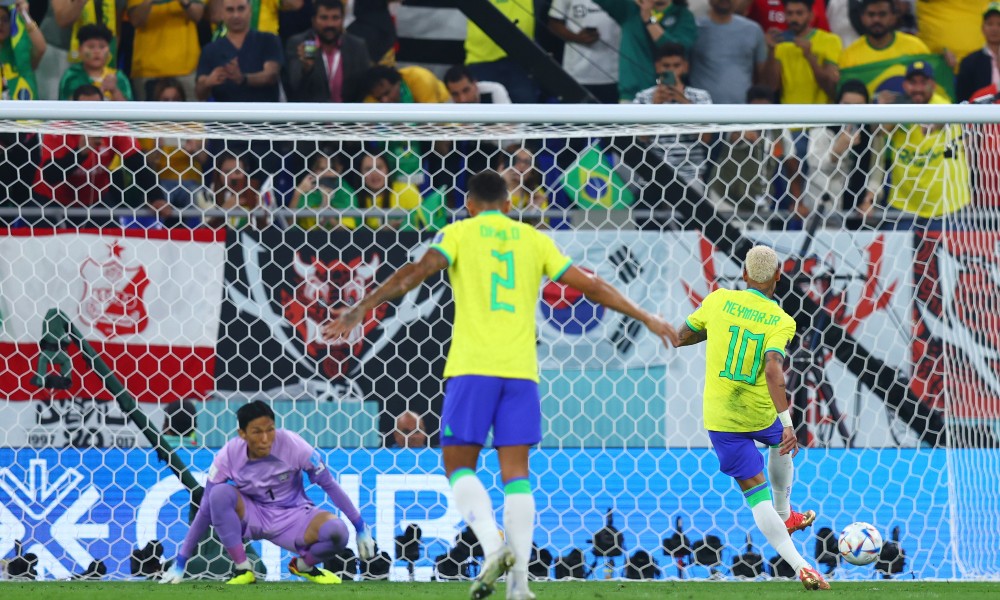 Неймар реализует пенальти