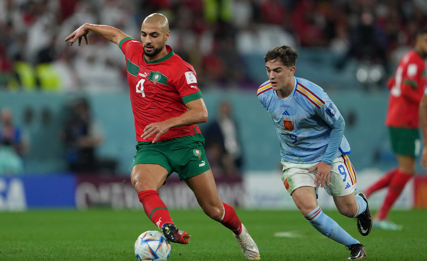 Софьян Амрабат уходит от Гави