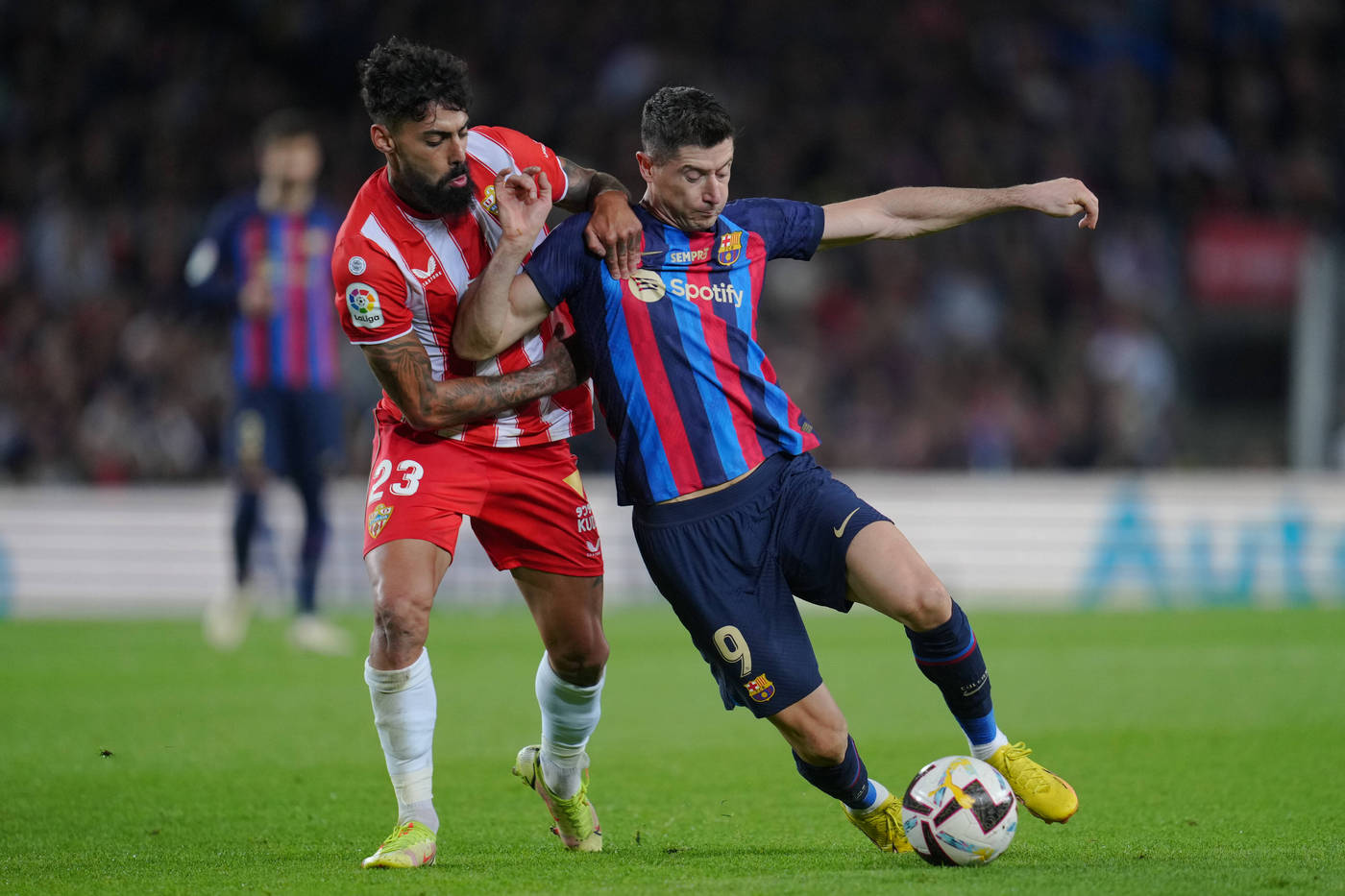 Роберт Левандовски забил 18 мячей в 19-ти матчах за «Барселону»