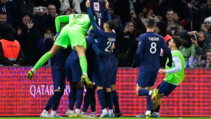 Фрагмент матча ПСЖ — «Страсбург»