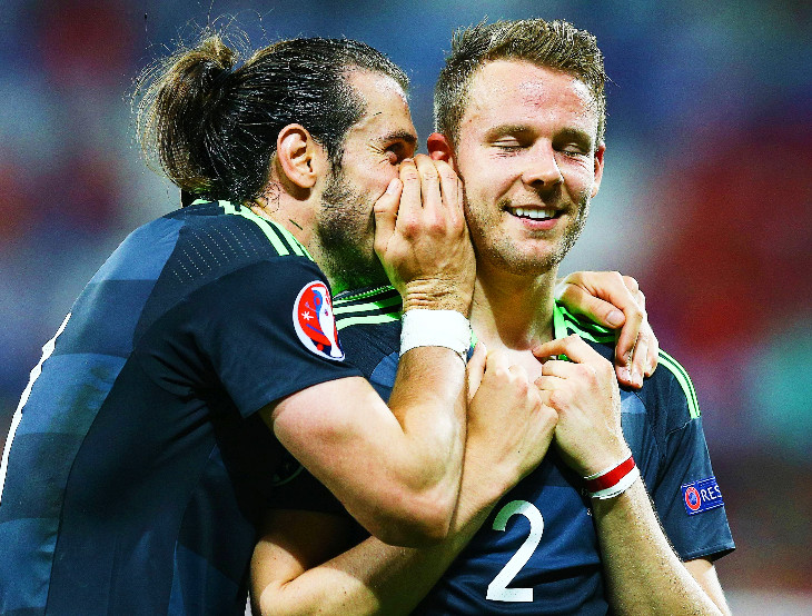 Гарет Бэйл и Крис Гантер