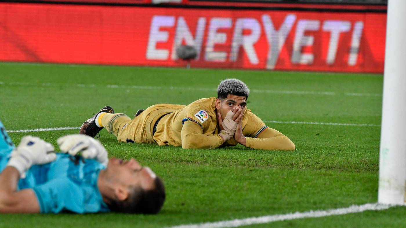 «Барселона» перед матчем с «Реалом» проиграла «Альмерии» (0:1)