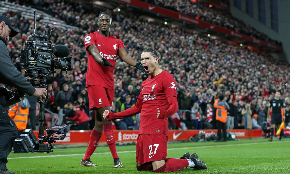 Нуньес забивает пятый мяч в ворота Манчестер Юнайтед