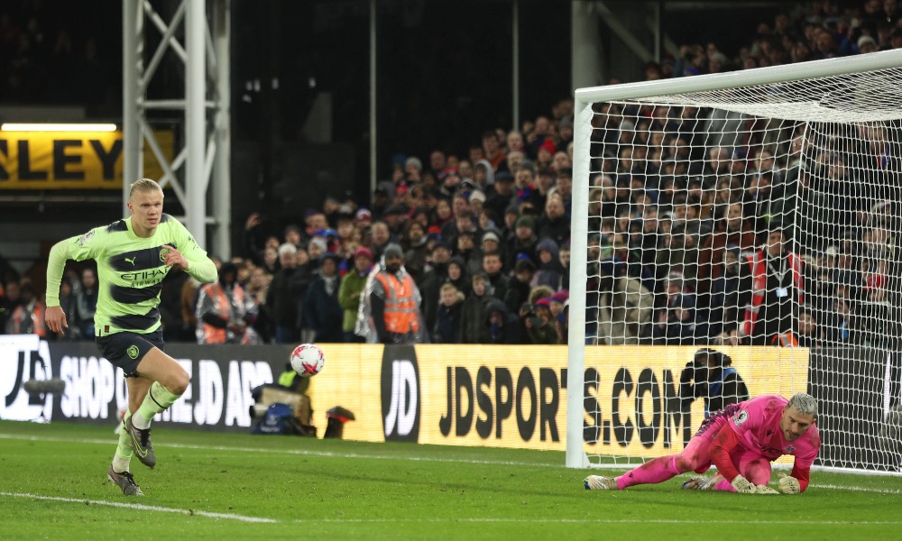 Эрлинг Холанн открывает счет с пенальти