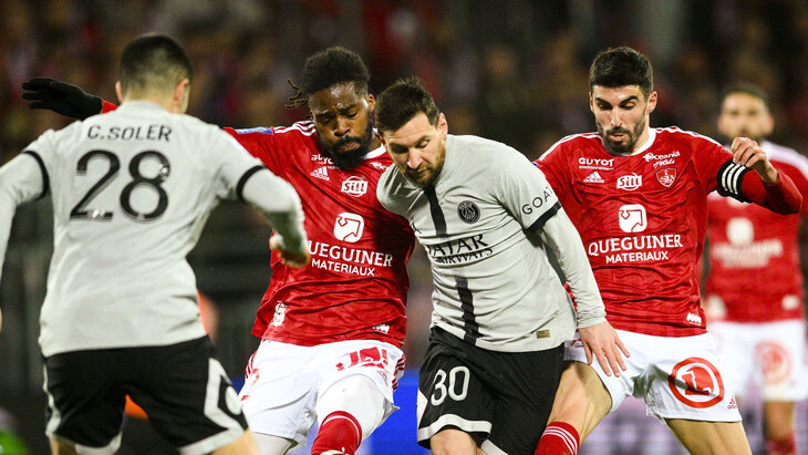 Фрагмент матча «Брест» — ПСЖ