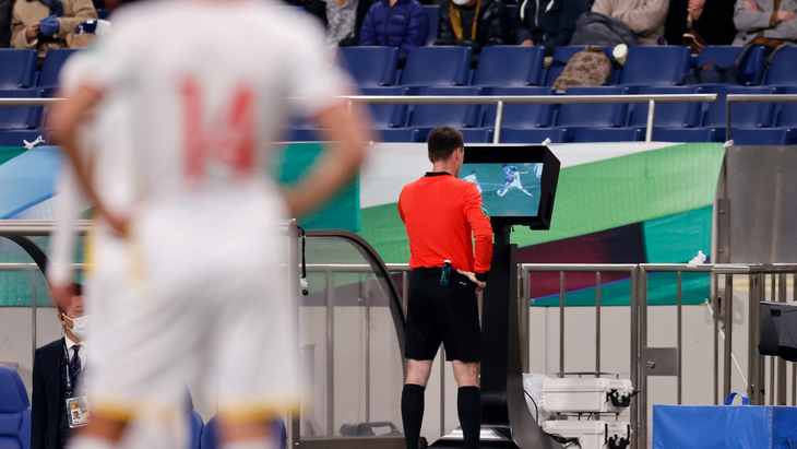 Ильгиз Танташев смотрит VAR